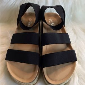 Women’s Size 8 Black Strap Sandals